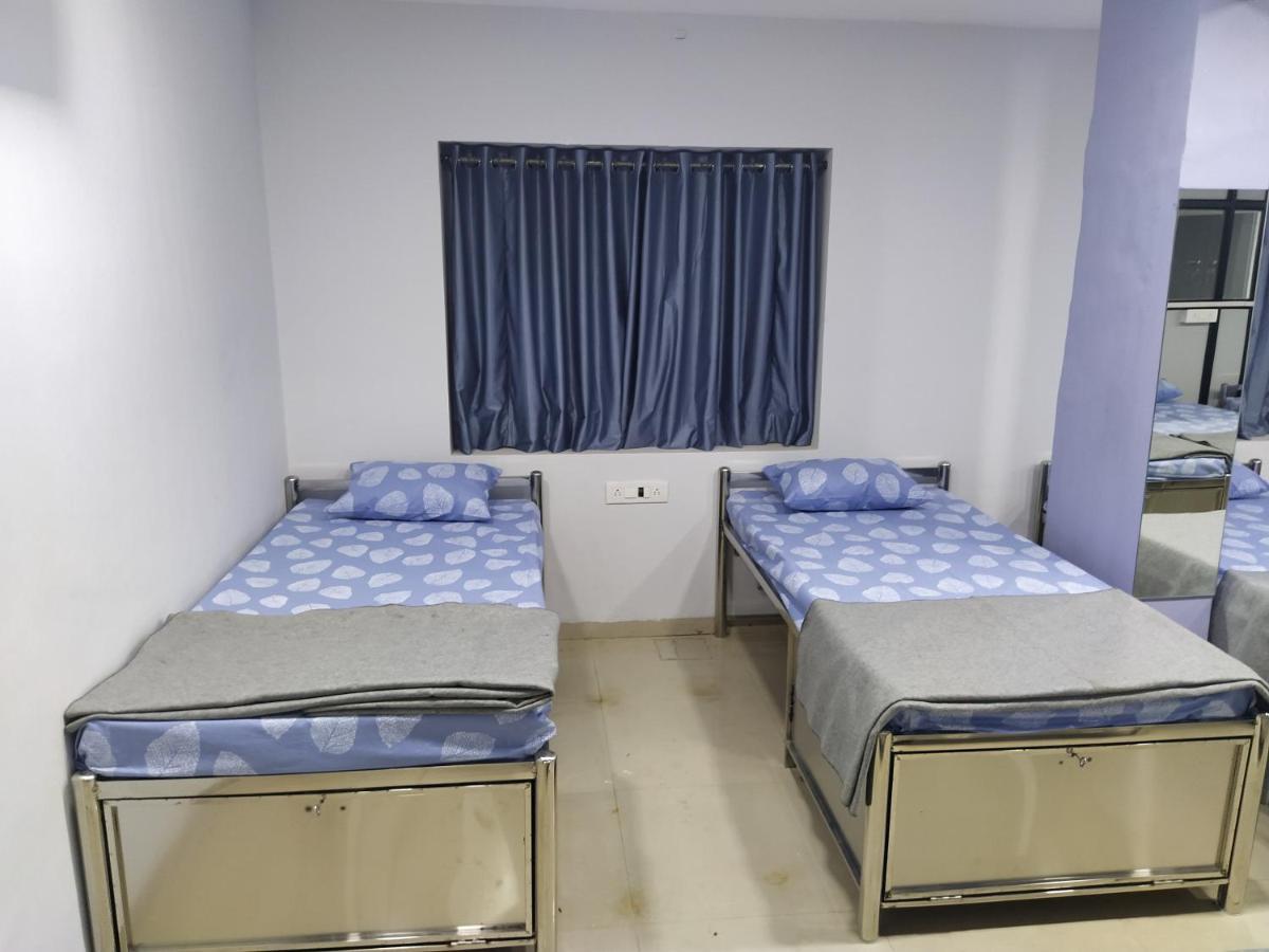 Shiv Sai Dormitory Vadodara Extérieur photo