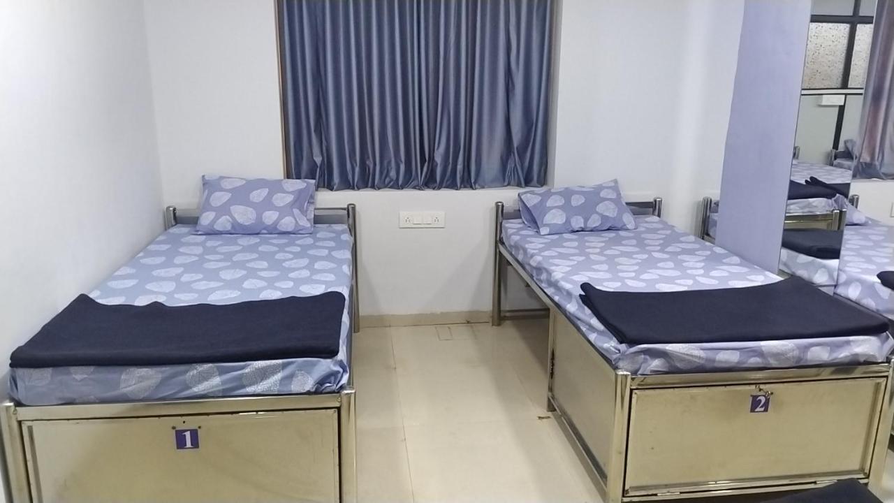 Shiv Sai Dormitory Vadodara Extérieur photo