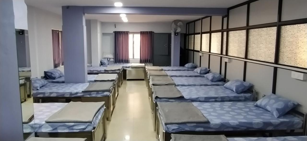 Shiv Sai Dormitory Vadodara Extérieur photo