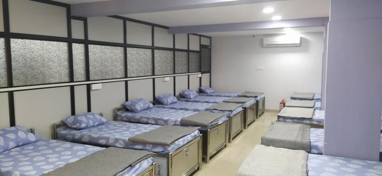 Shiv Sai Dormitory Vadodara Extérieur photo